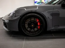 Porsche 911 Carrera 4 GTS in schiefergrau neo