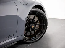 Porsche 911 Carrera 4 GTS in schiefergrau neo