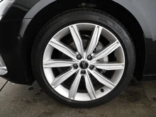 Audi A6 Avant 40 TDI quattro Sport in MYTHOSSCHWARZ METALLIC