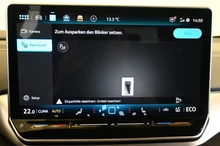 VW ID.4 Pro 4MOTION 210 kW Business in Mondsteingrau Dach schwarz