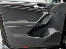 VW Tiguan Life TDI DSG in Deep Black Perleffekt