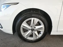 VW Golf Variant Life TDI in Pure White