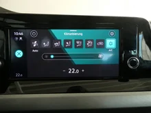 VW Golf Variant Life TDI in Pure White