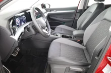 VW Golf Variant Life mHeV TSI DSG in KINGS RED METALLIC