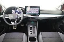 VW Golf Variant Life mHeV TSI DSG in KINGS RED METALLIC