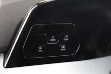 VW Golf Variant Life mHeV TSI DSG in KINGS RED METALLIC