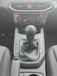 SEAT Arona Reference Edition 1.0 TSI in Nacht-Schwarz Metallic