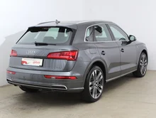 Audi Q5 45 TDI quattro Sport in daytonagrau perleffekt