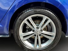 VW Golf Highline TSI DSG in Lapiz Blue Metallic
