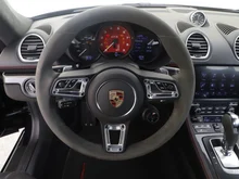 Porsche 718 Cayman GTS 4.0 in tiefschwarzmettallic