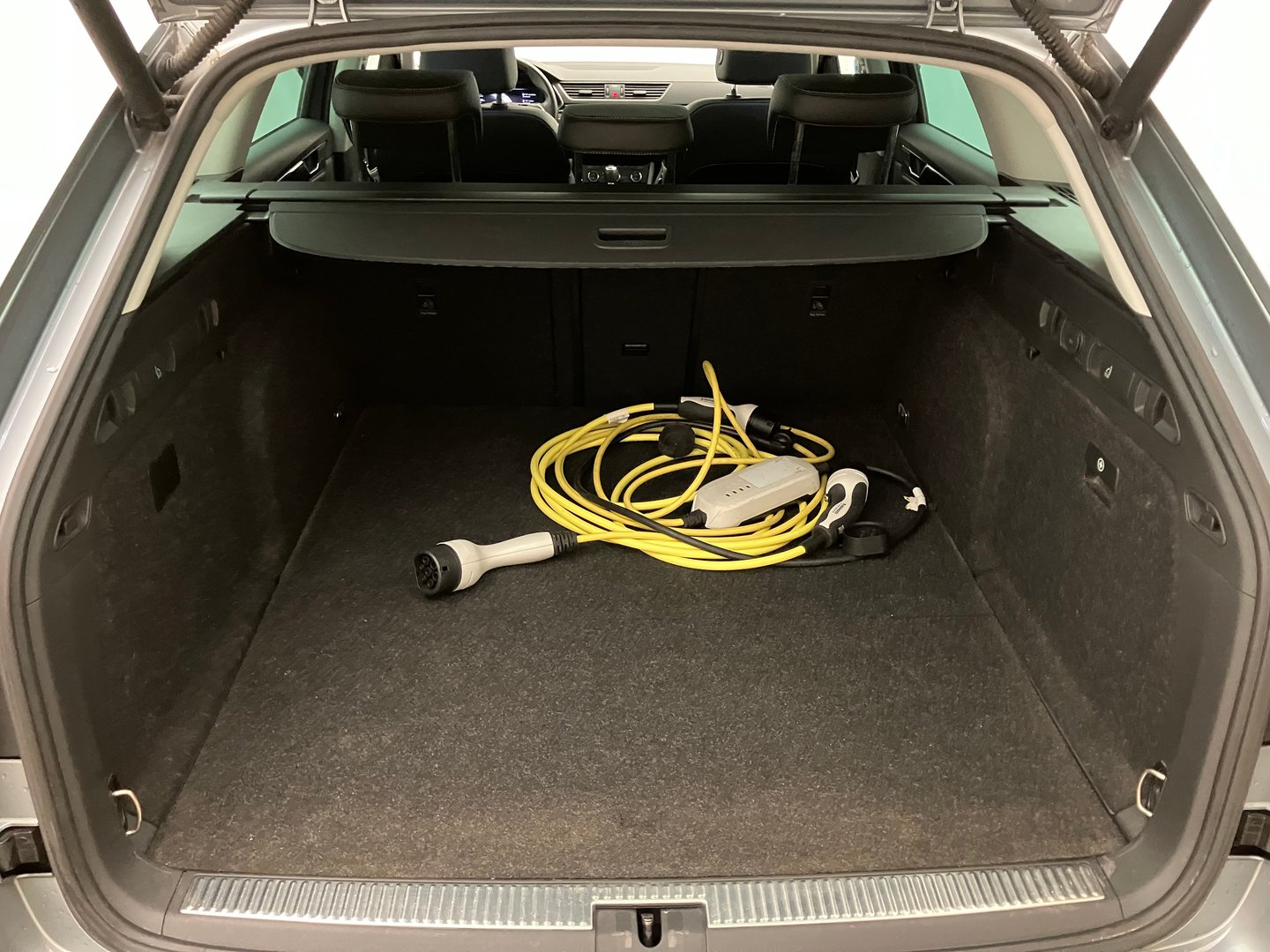 Škoda SUPERB Combi iV SPORTLINE DSG | Bild 29 von 32