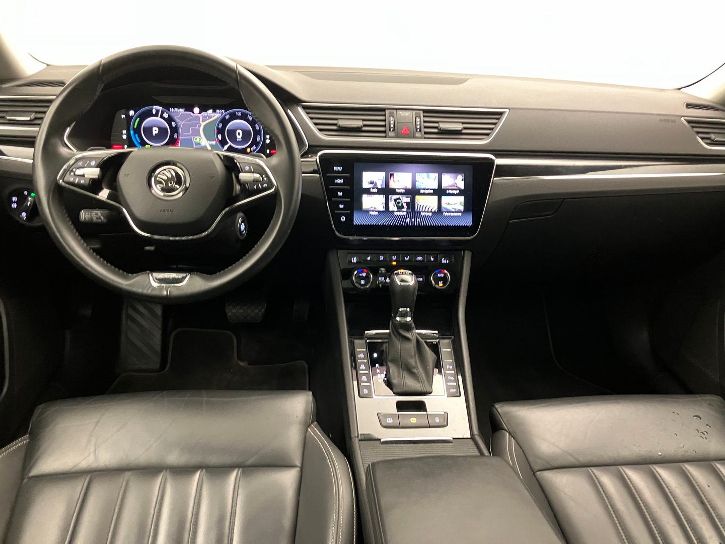 Škoda SUPERB Combi iV SPORTLINE DSG | Bild 14 von 32