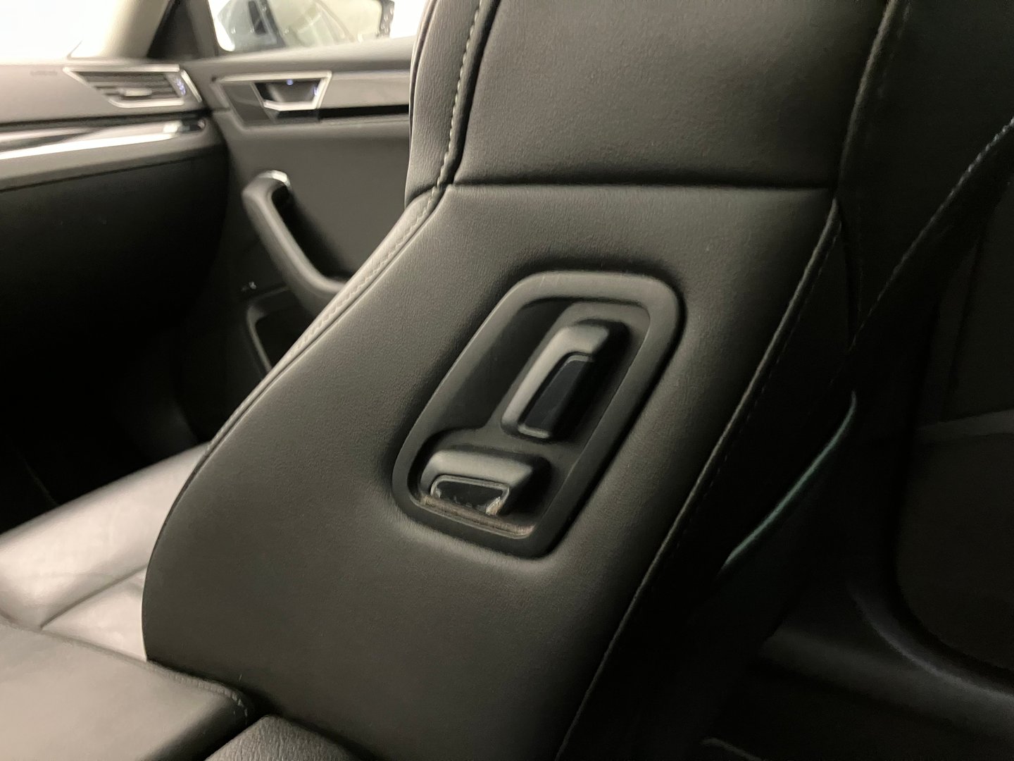 Škoda SUPERB Combi iV SPORTLINE DSG | Bild 26 von 32