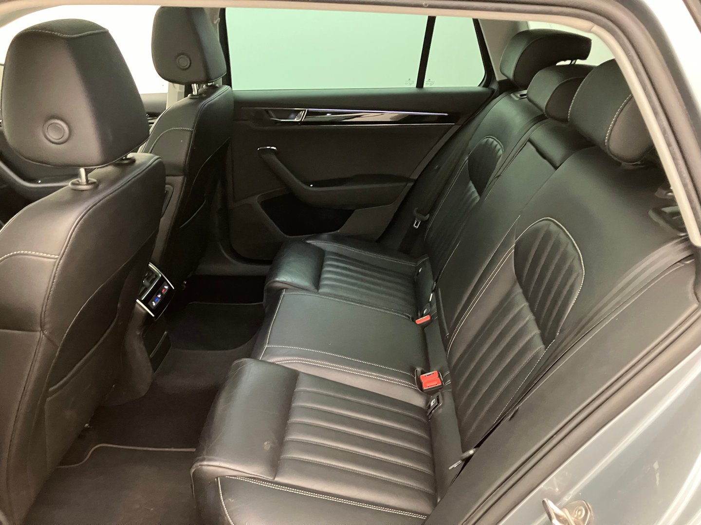 Škoda SUPERB Combi iV SPORTLINE DSG | Bild 25 von 32