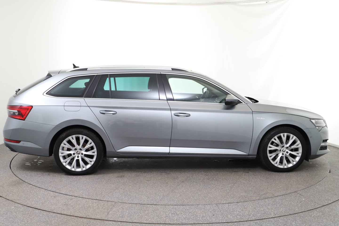 Škoda SUPERB Combi iV SPORTLINE DSG | Bild 6 von 32