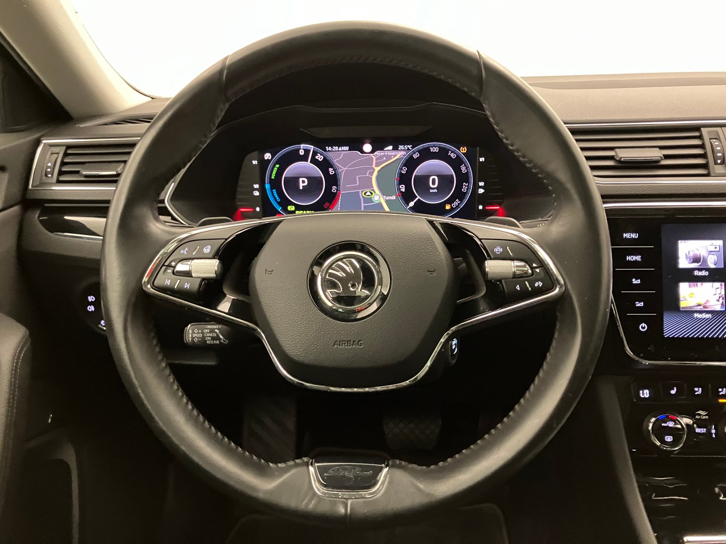 Škoda SUPERB Combi iV SPORTLINE DSG | Bild 15 von 32