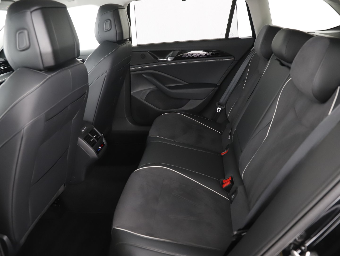 VW Passat Variant Elegance TDI DSG | Bild 19 von 26