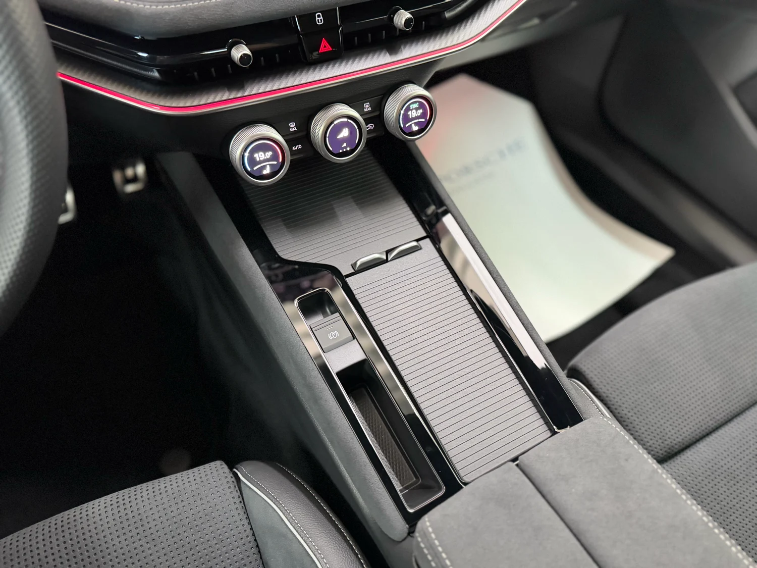 Bild eines Škoda Superb Combi 4x4 Sportline TDI DSG