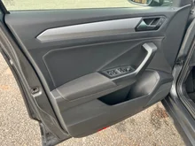 VW T-Roc Life TSI in Indium Grau Met. Dach Black Uni