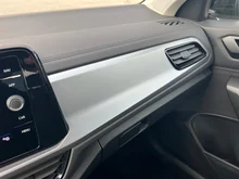 VW T-Roc Life TSI in Indium Grau Met. Dach Black Uni