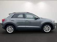 VW T-Roc Life TSI in Indium Grau Met. Dach Black Uni