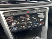 VW T-Roc Life TSI in Indium Grau Met. Dach Black Uni