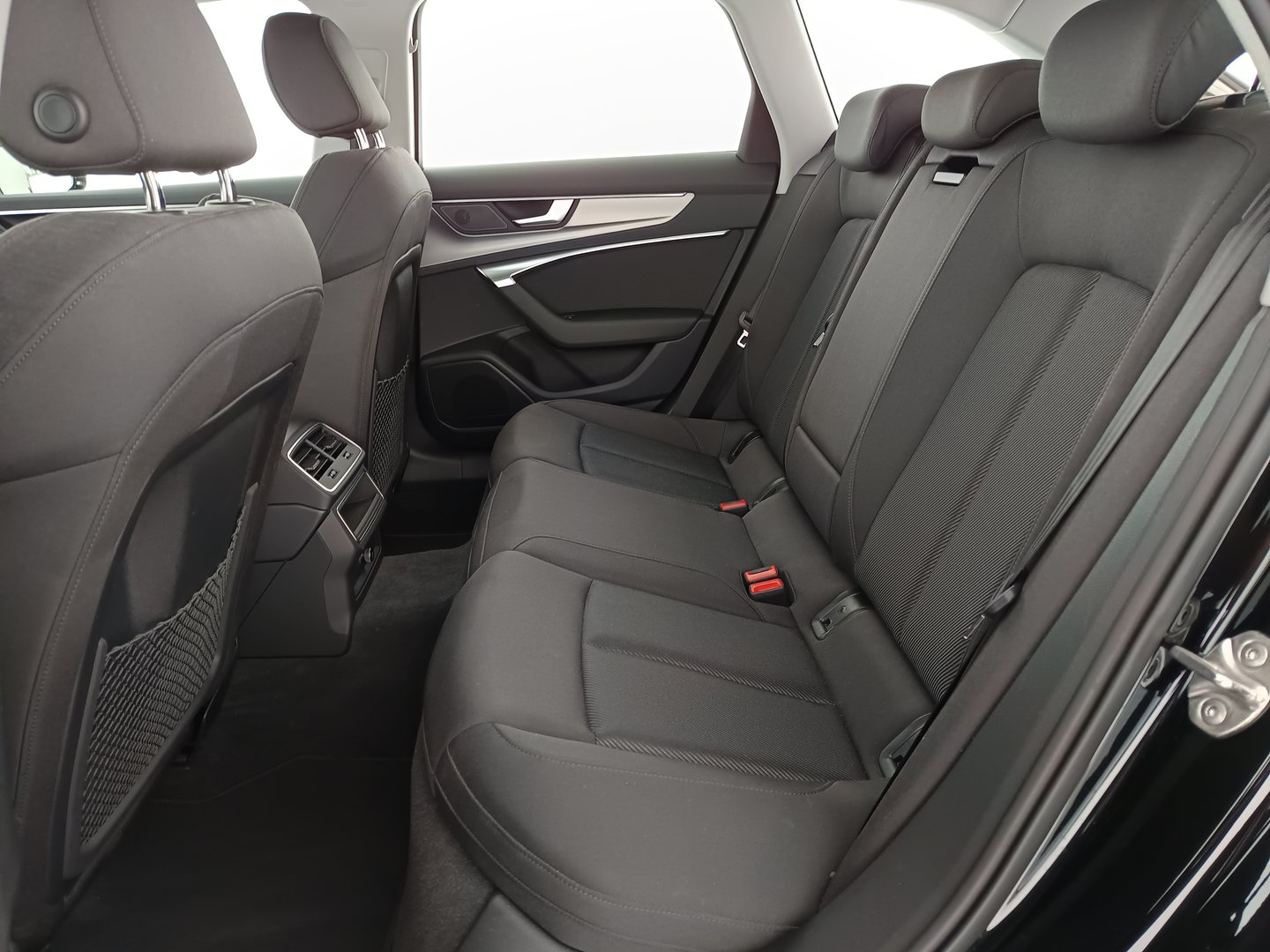 Audi A6 Avant 40 TDI Sport | Bild 30 von 34