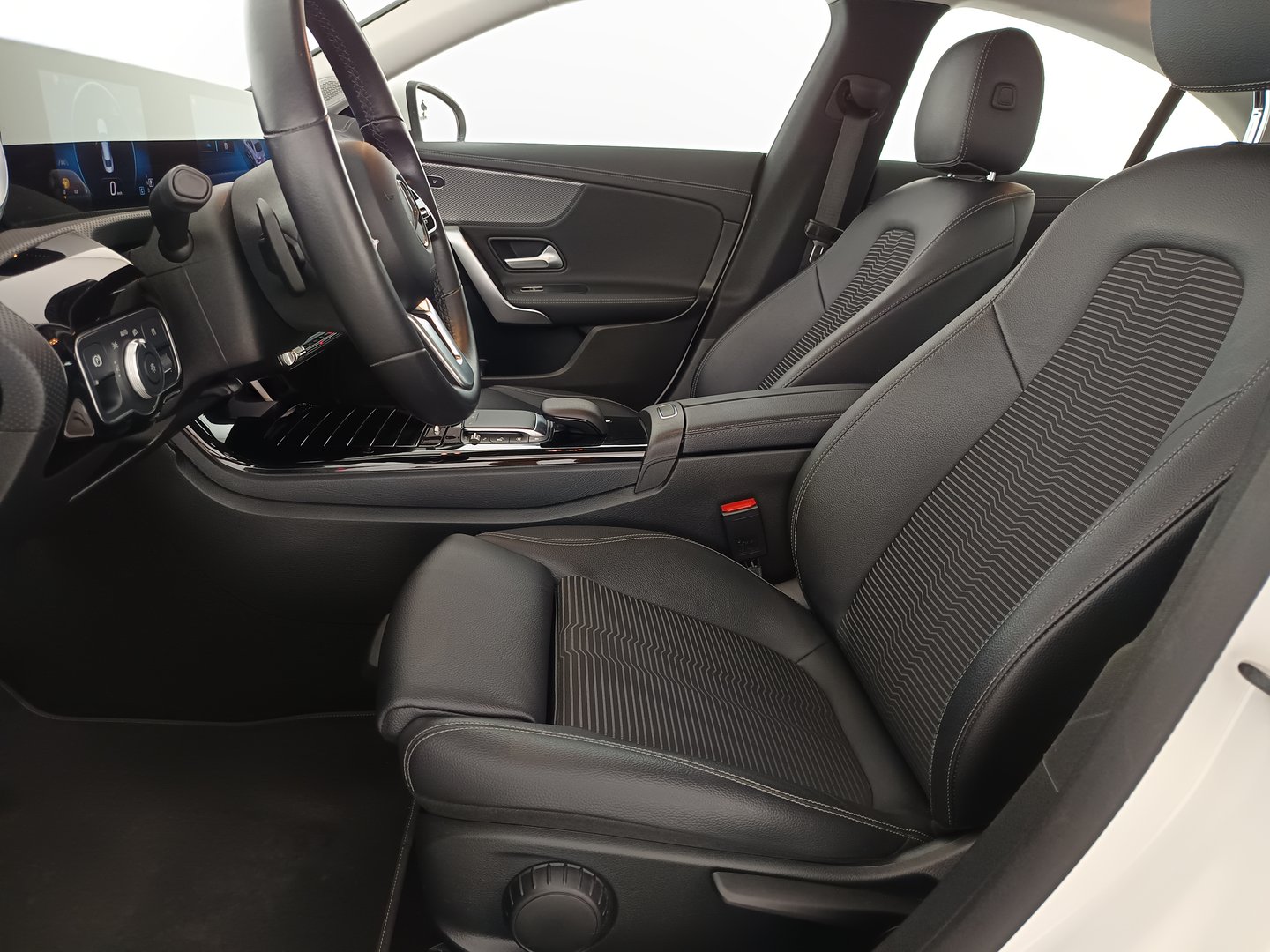 Mercedes CLA 180 d Aut. | Bild 13 von 31