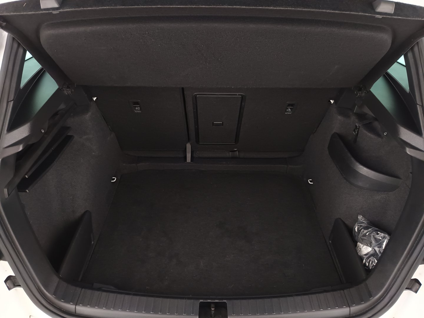 Škoda KAROQ SPORTLINE TSI DSG ACT | Bild 32 von 35