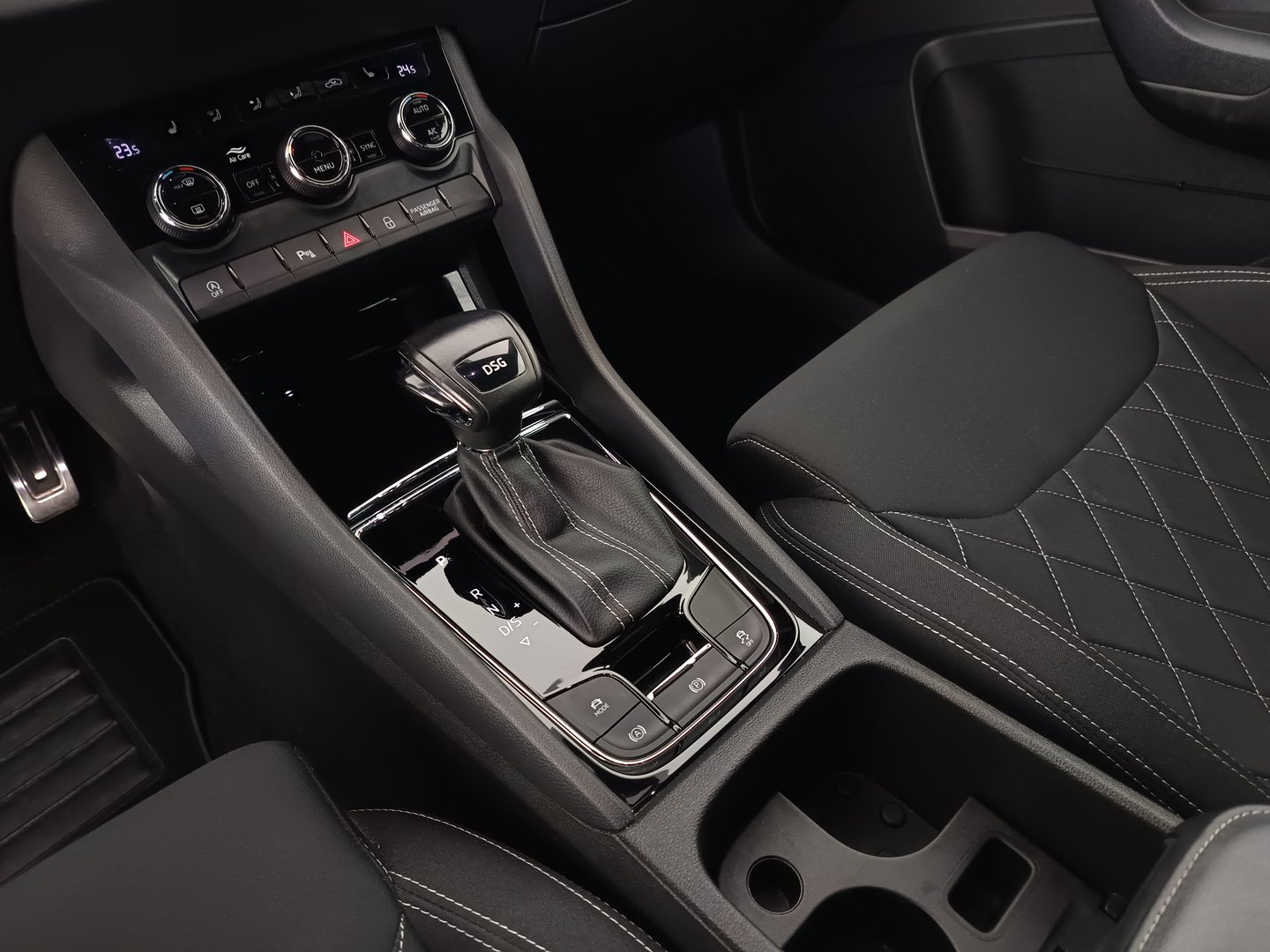 Škoda KAROQ SPORTLINE TSI DSG ACT | Bild 30 von 35