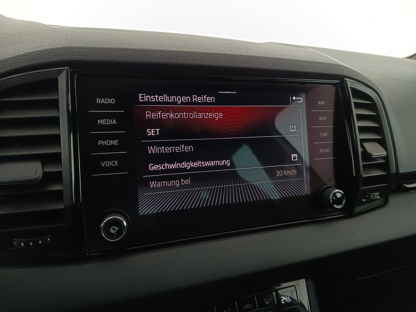 Škoda KAROQ SPORTLINE TSI DSG ACT | Bild 25 von 35