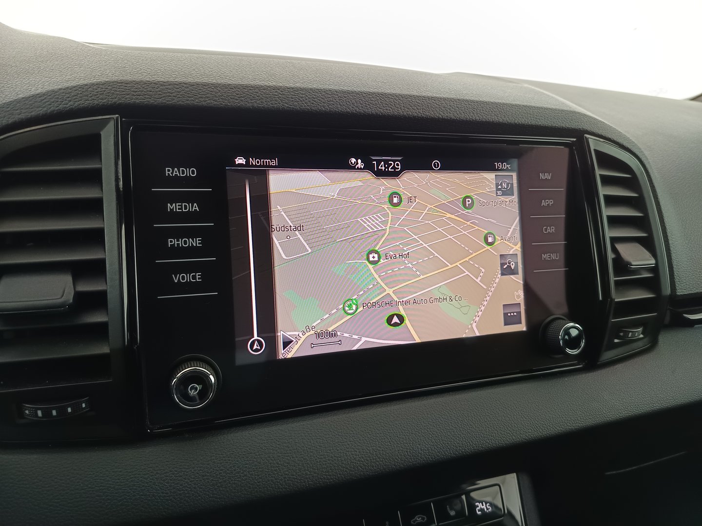 Škoda KAROQ SPORTLINE TSI DSG ACT | Bild 23 von 35