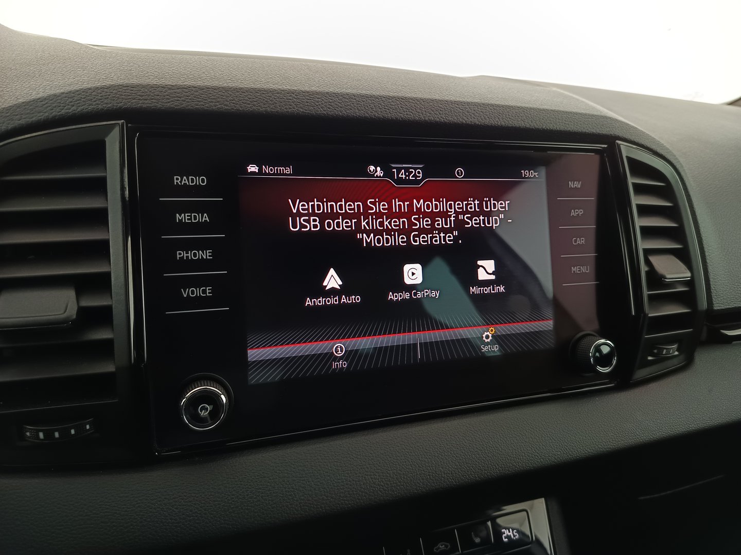 Škoda KAROQ SPORTLINE TSI DSG ACT | Bild 24 von 35
