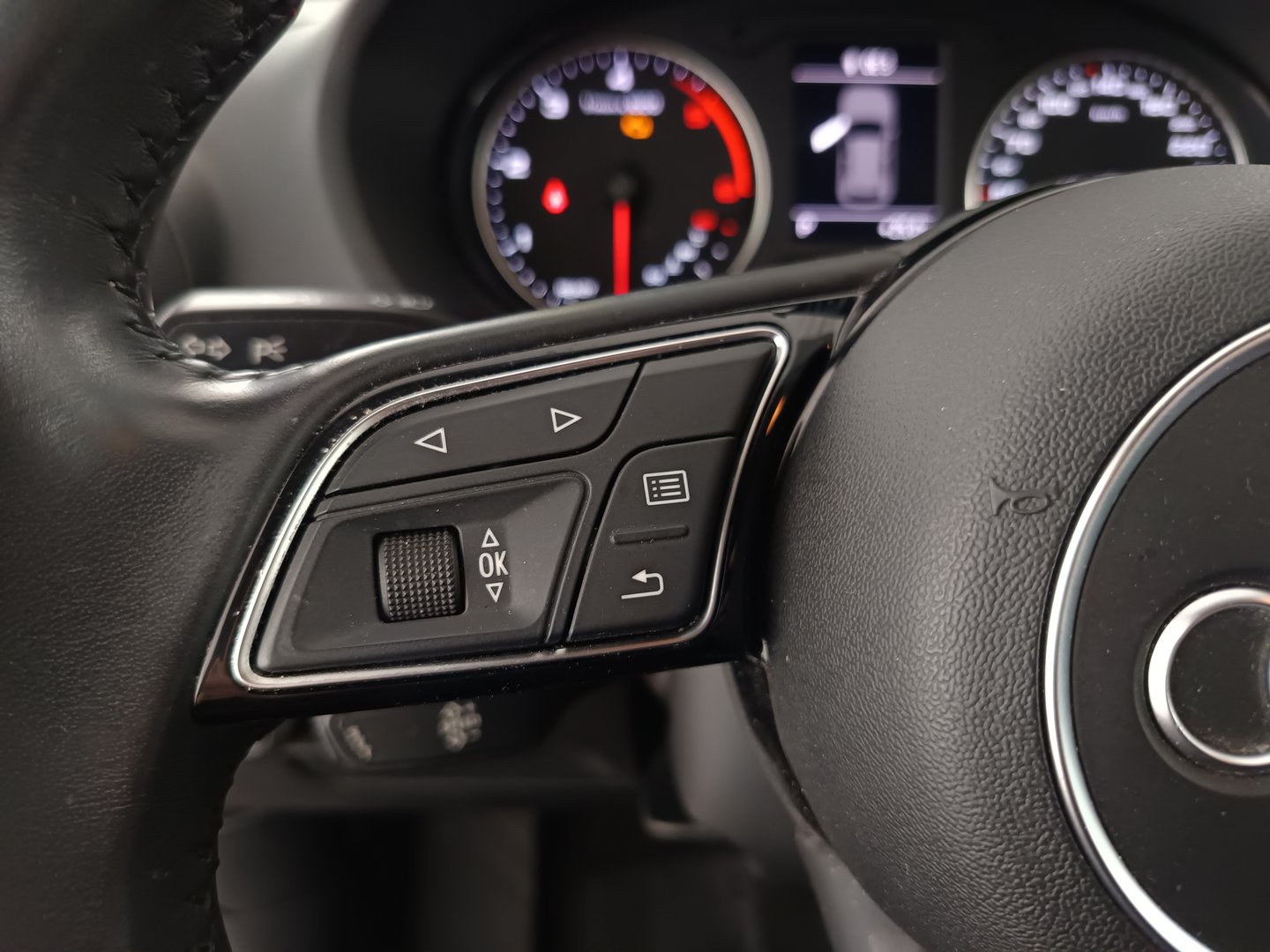Audi Q2 1.6 TDI Sport | Bild 16 von 29