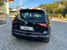 VW Tiguan Highline TDI SCR 4MOTION DSG in 2T Deep Black Perleffekt