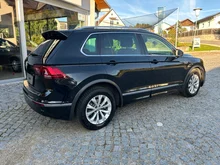 VW Tiguan Highline TDI SCR 4MOTION DSG in 2T Deep Black Perleffekt