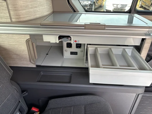 Bild eines VW California Ocean eHybrid 180 kW 4M