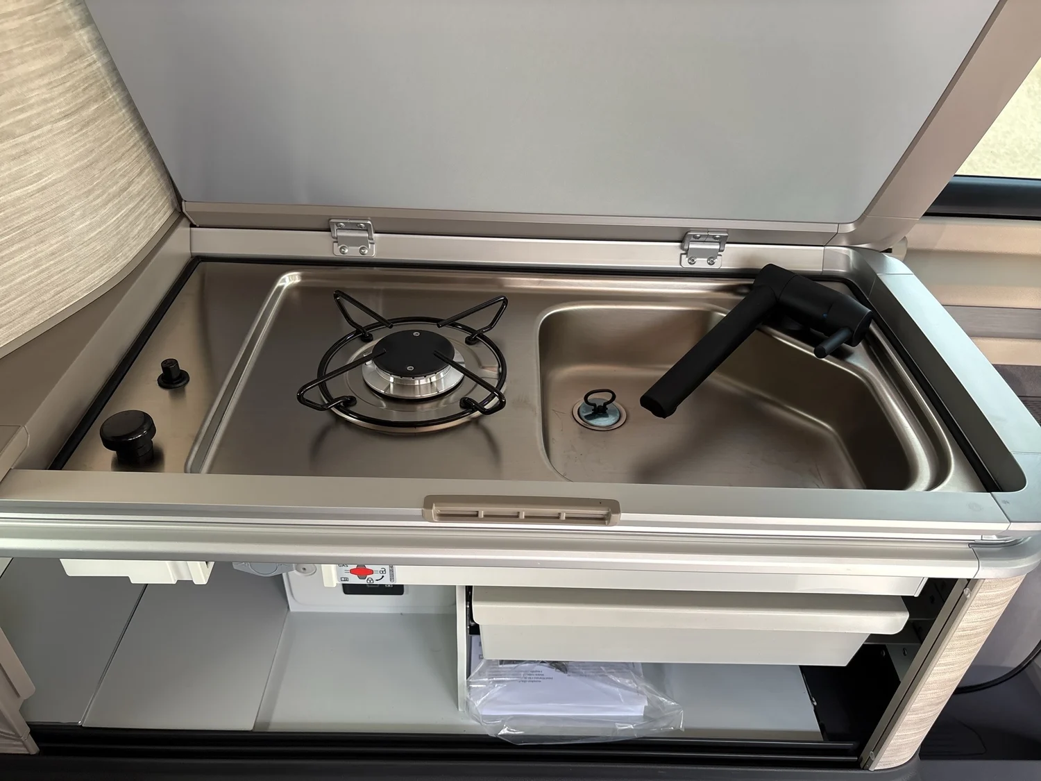 Bild eines VW California Ocean eHybrid 180 kW 4M