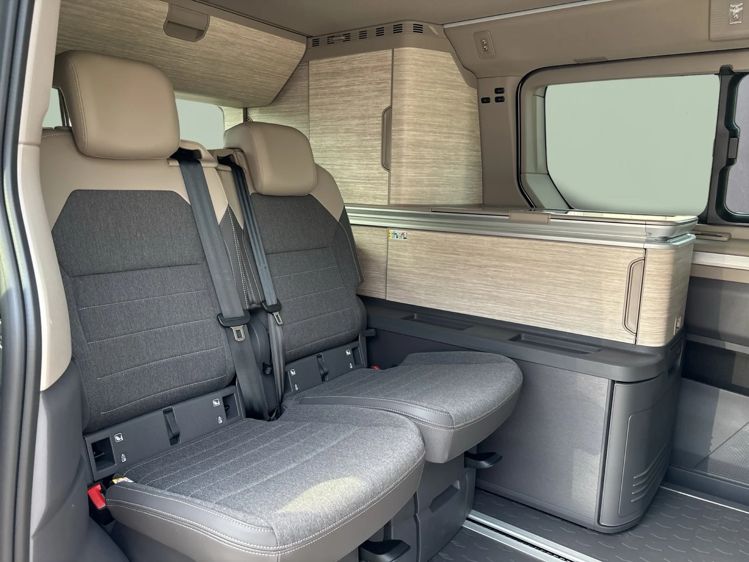 Bild eines VW California Ocean eHybrid 180 kW 4M