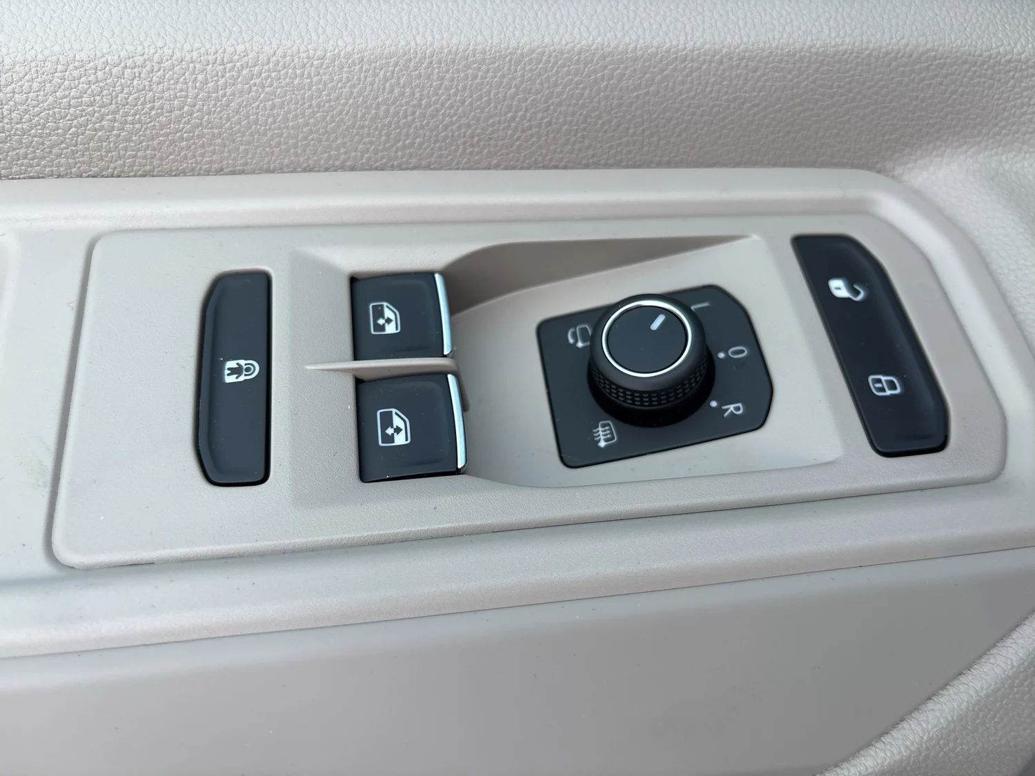 Bild eines VW California Ocean eHybrid 180 kW 4M