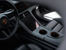 Porsche Taycan 4S Sport Turismo in vulkangraumetallic