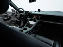 Porsche Taycan 4S Sport Turismo in vulkangraumetallic