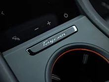 Porsche Taycan 4S Sport Turismo in vulkangraumetallic