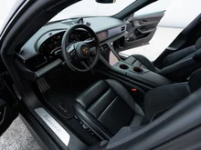 Porsche Taycan 4S Sport Turismo in vulkangraumetallic