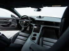 Porsche Taycan 4S Sport Turismo in vulkangraumetallic