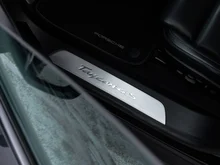 Porsche Taycan 4S Sport Turismo in vulkangraumetallic