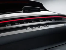 Porsche Taycan 4S Sport Turismo in vulkangraumetallic