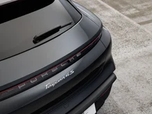 Porsche Taycan 4S Sport Turismo in vulkangraumetallic