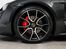 Porsche Taycan 4S Sport Turismo in vulkangraumetallic