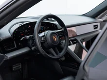Porsche Taycan 4S Sport Turismo in vulkangraumetallic